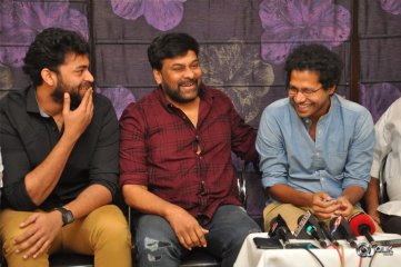 Chiranjeevi Felicitates Tholi Prema Movie Team at His Home